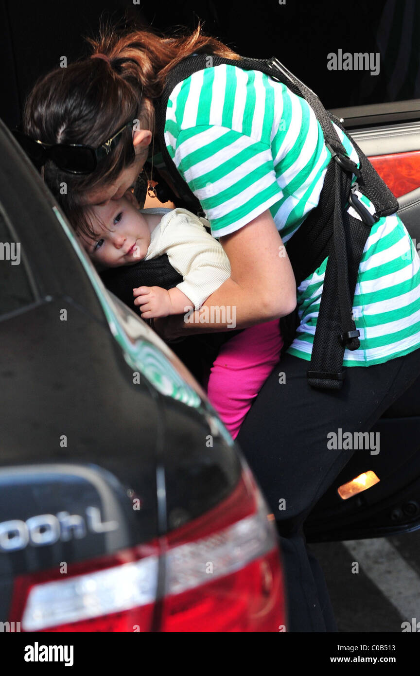 Jennifer Garner arrives to pick up her daughter from nursery school