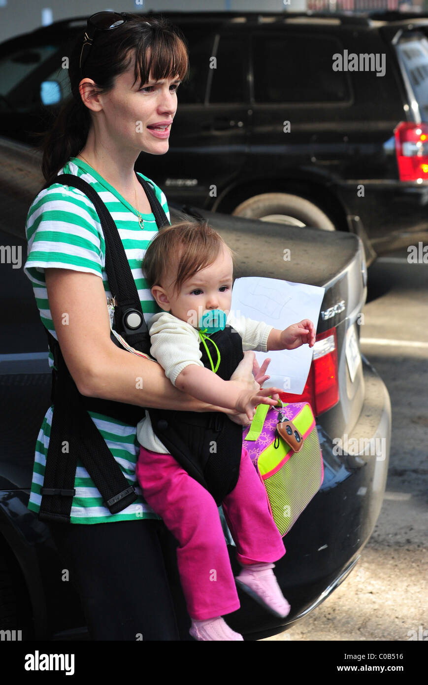 Jennifer Garner arrives to pick up her daughter from nursery school