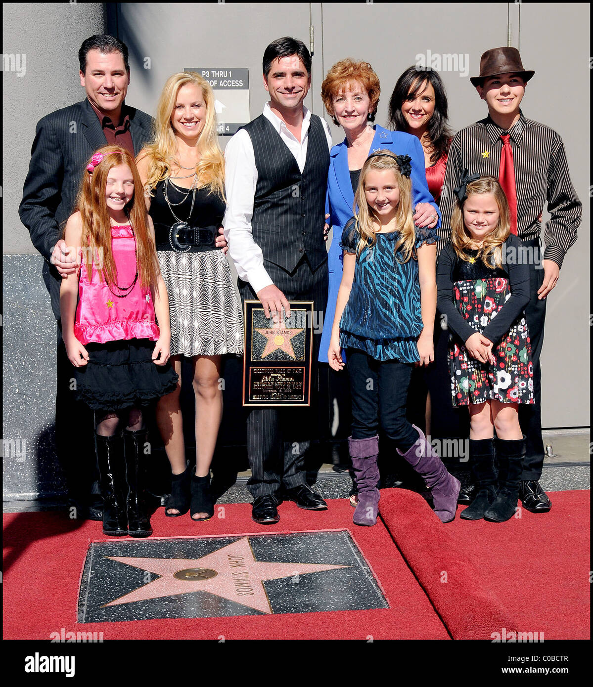 John Stamos and his family John Stamos is honoured with the 2,393rd(02)