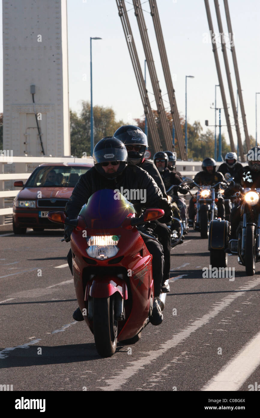 Hoggin the bridge hi-res stock photography and images - Alamy