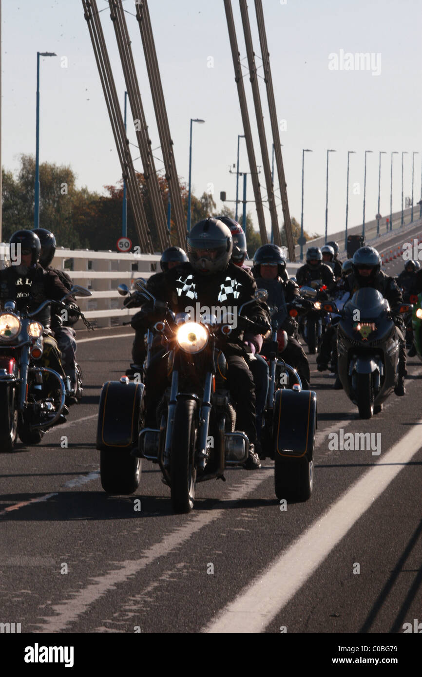 Hoggin the bridge hi-res stock photography and images - Alamy