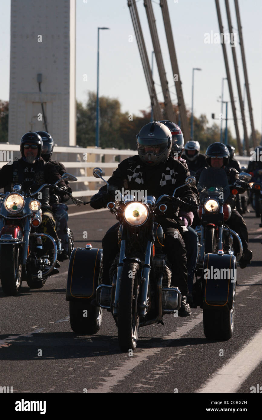 Hoggin the bridge hi-res stock photography and images - Alamy