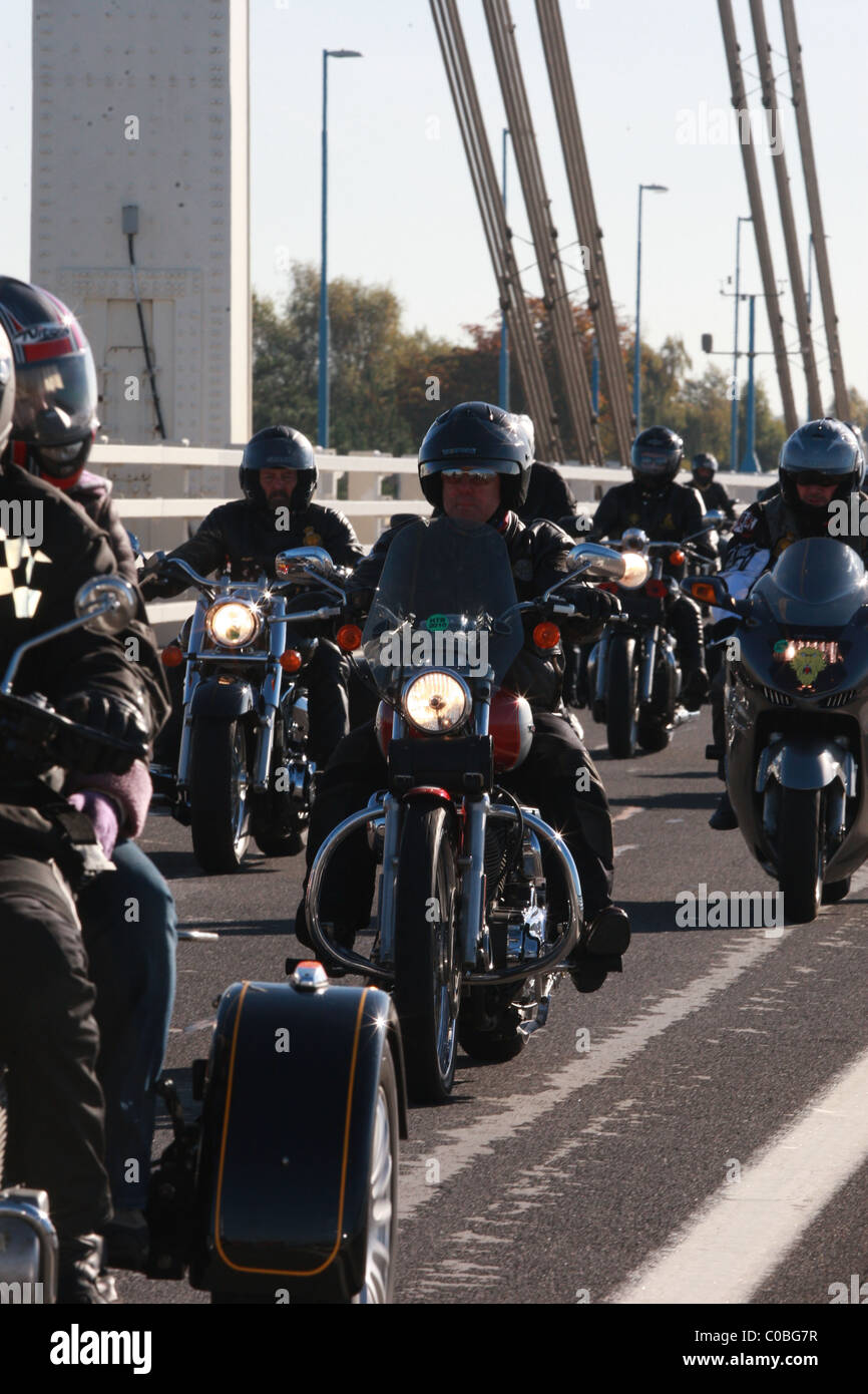 Hoggin the bridge hi-res stock photography and images - Alamy