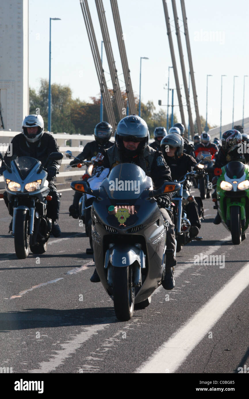 Hoggin the bridge hi-res stock photography and images - Alamy