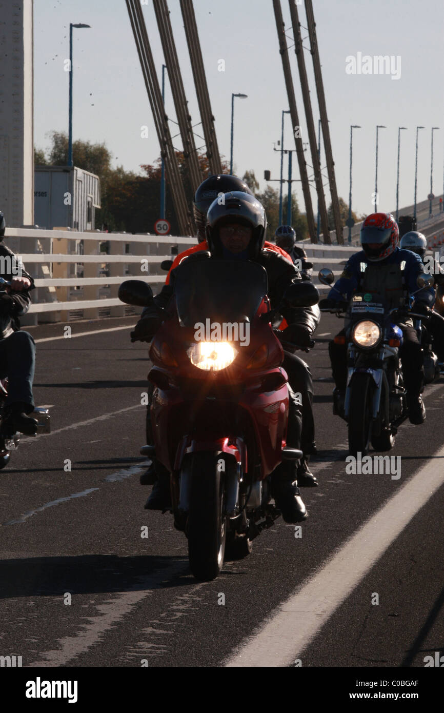 Hoggin the bridge hi-res stock photography and images - Alamy