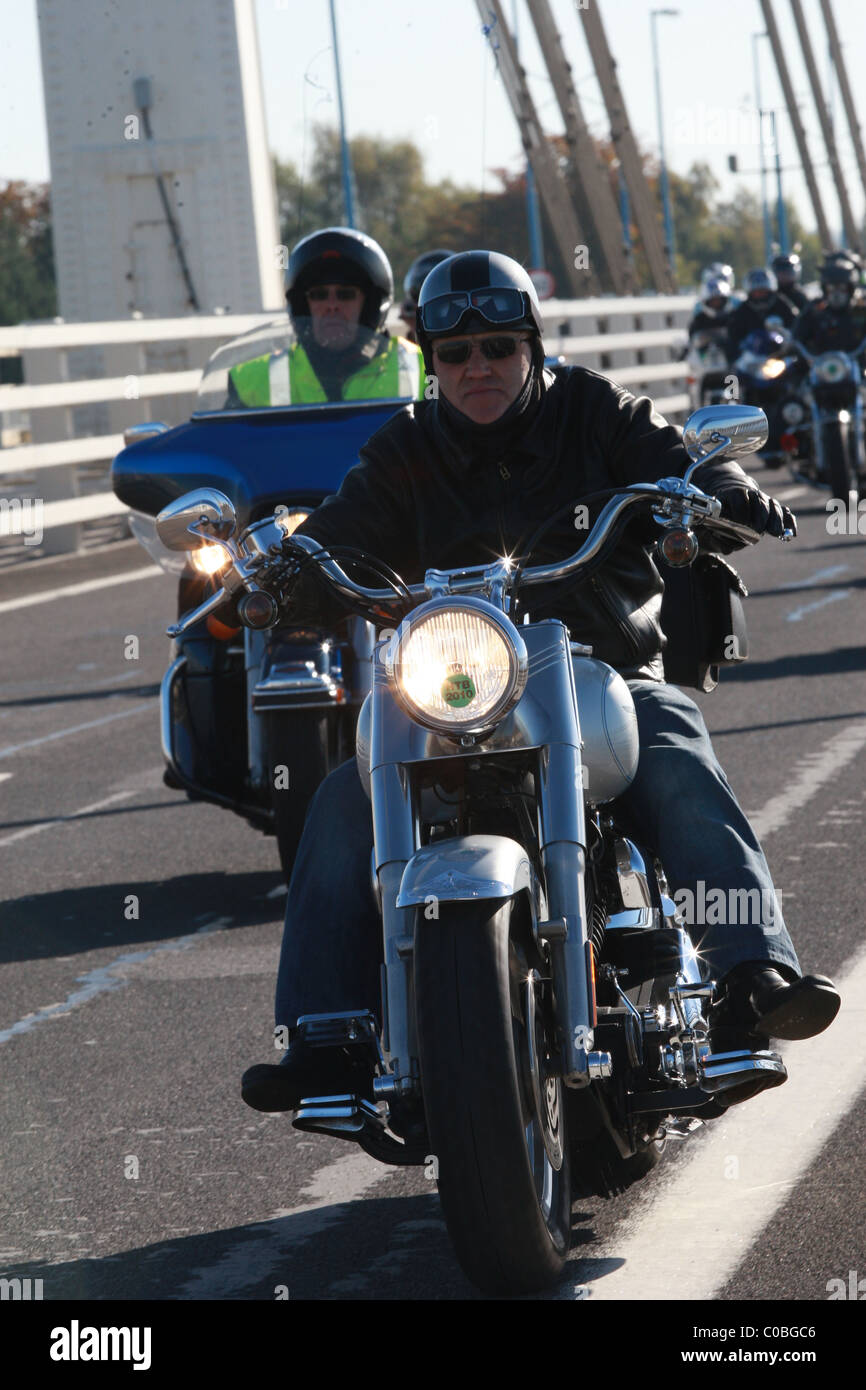 Hoggin the bridge hi-res stock photography and images - Alamy