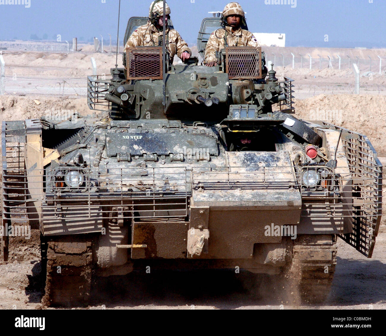 the-welsh-guards-battel-group-on-there-tour-of-duty-in-iraq-2004-they
