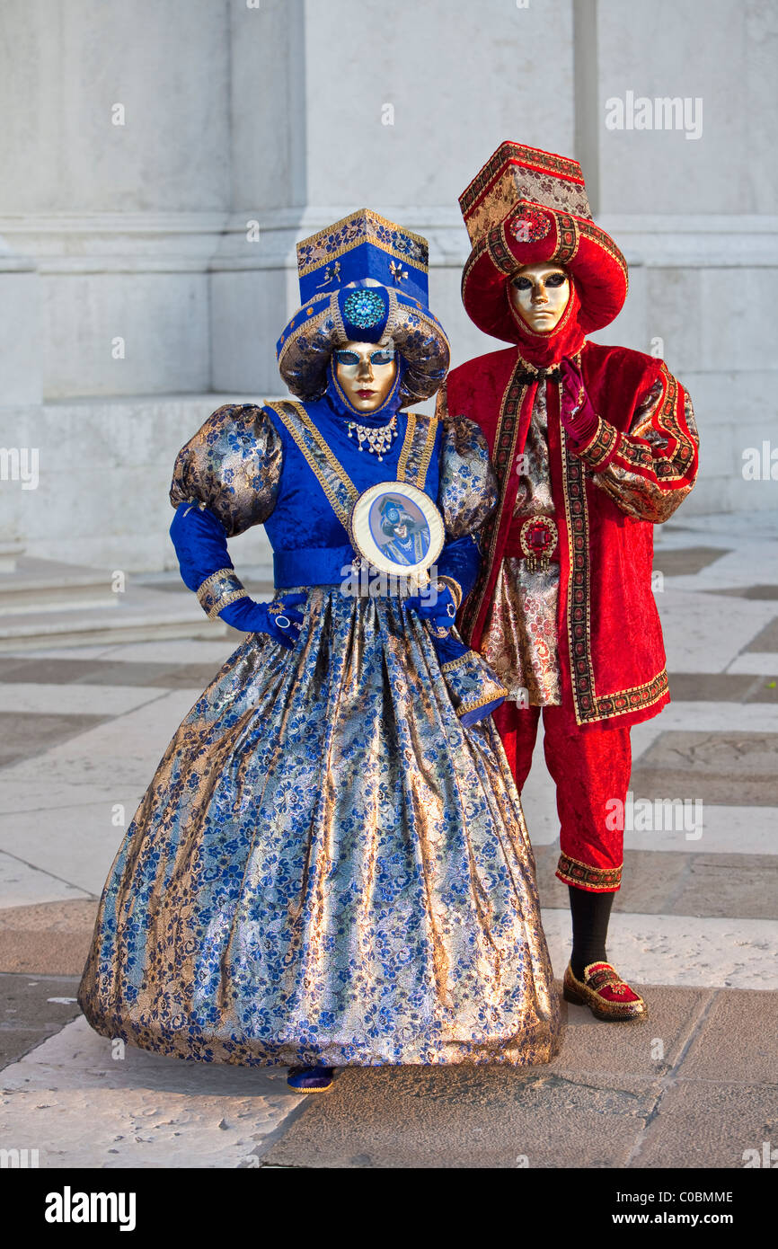 Two people in costume at the Venice Carnival Stock Photo - Alamy