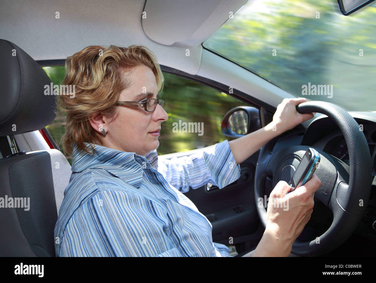 Is she a driver. Девушка водит машину. Девушка за рулем. Is she a driver. Авто для женщин.