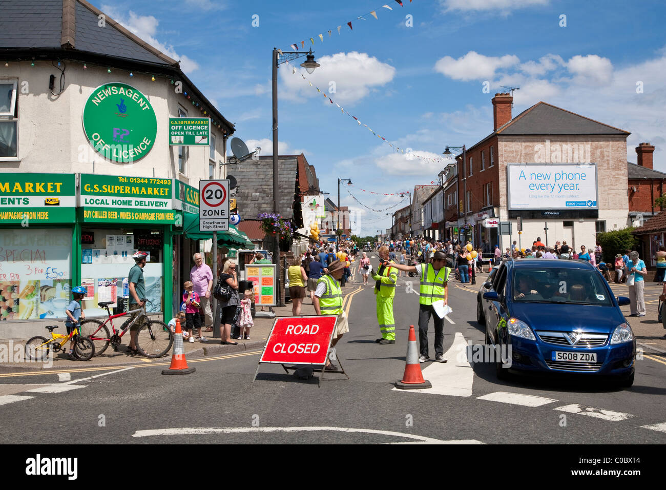 Road closure for Crowthorne carnival, Crowthorne, Berkshire Stock Photo