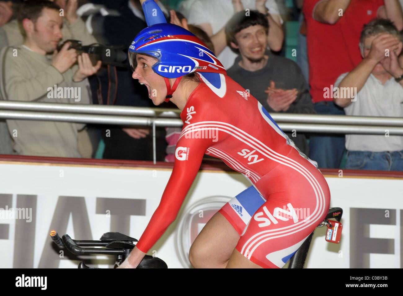 Womens Team Pursuit. UCI Track Manchester Velodrome shouts arm raised giro sky, Stock Photo