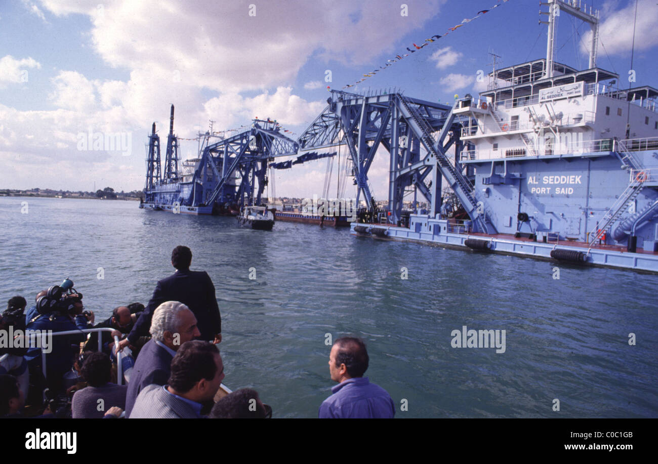 the-suez-canal-connecting-the-red-and-me
