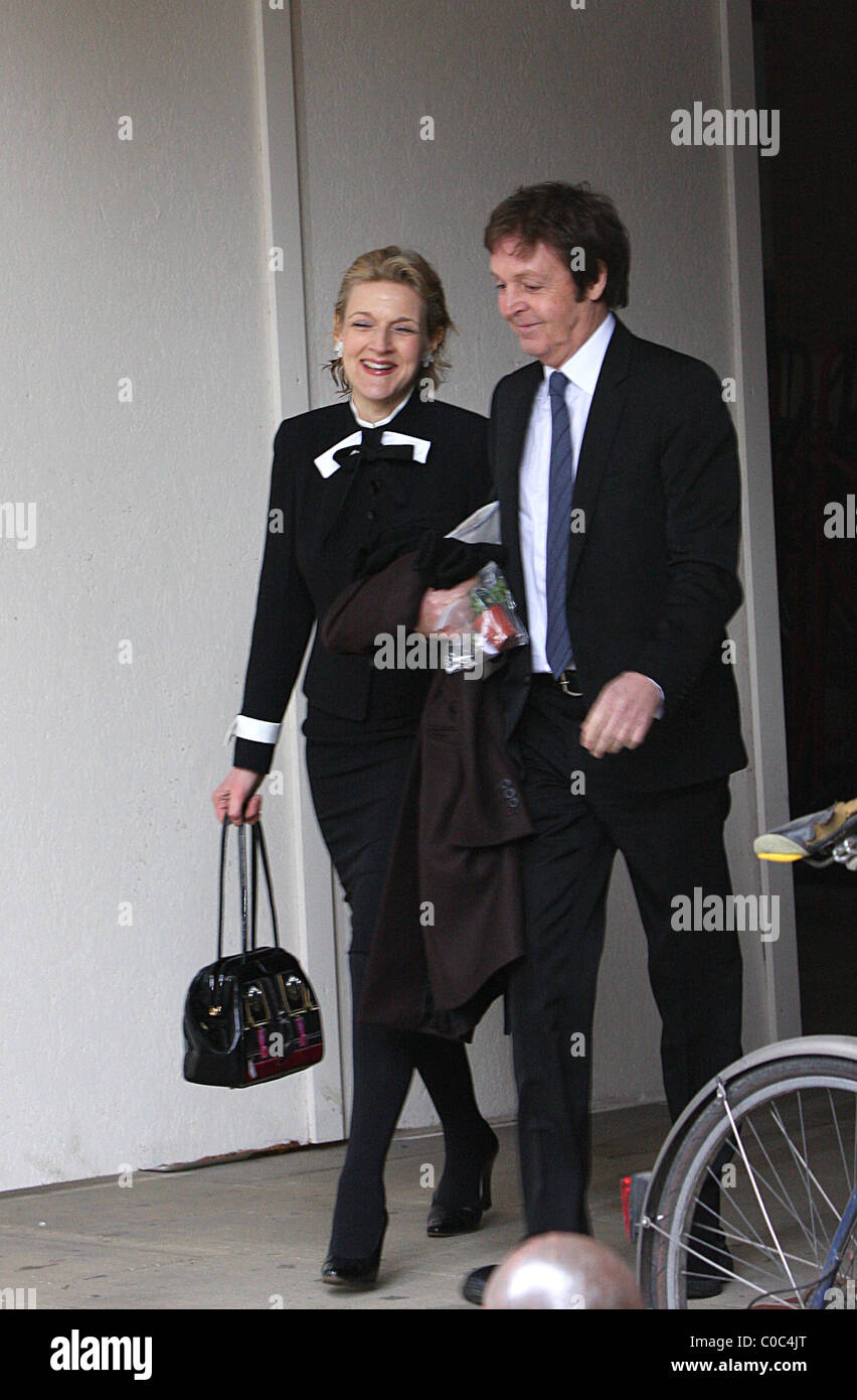 * McCARTNEY DIVORCE SETTLES AT 48.6 MILLION LATEST SIR PAUL McCARTNEY