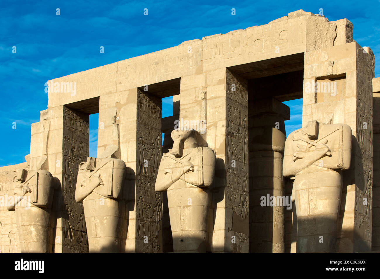 Aegypten, Luxor, Theben-West, Ramesseum - der Totentempel Ramses II Stock  Photo - Alamy