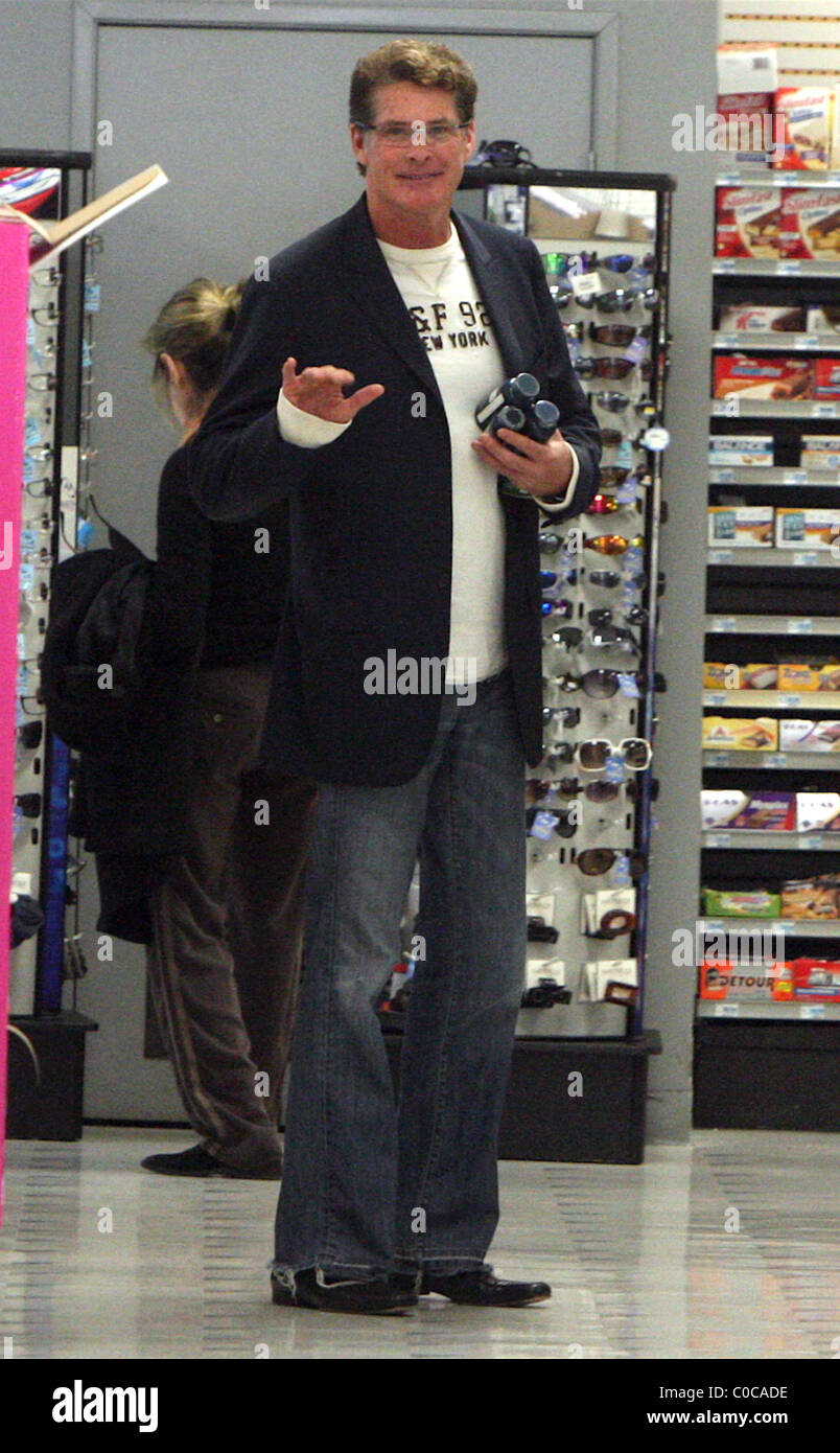 David Hasselhoff shopping for dietary supplements in Rite Aid with his daughter Taylor Los