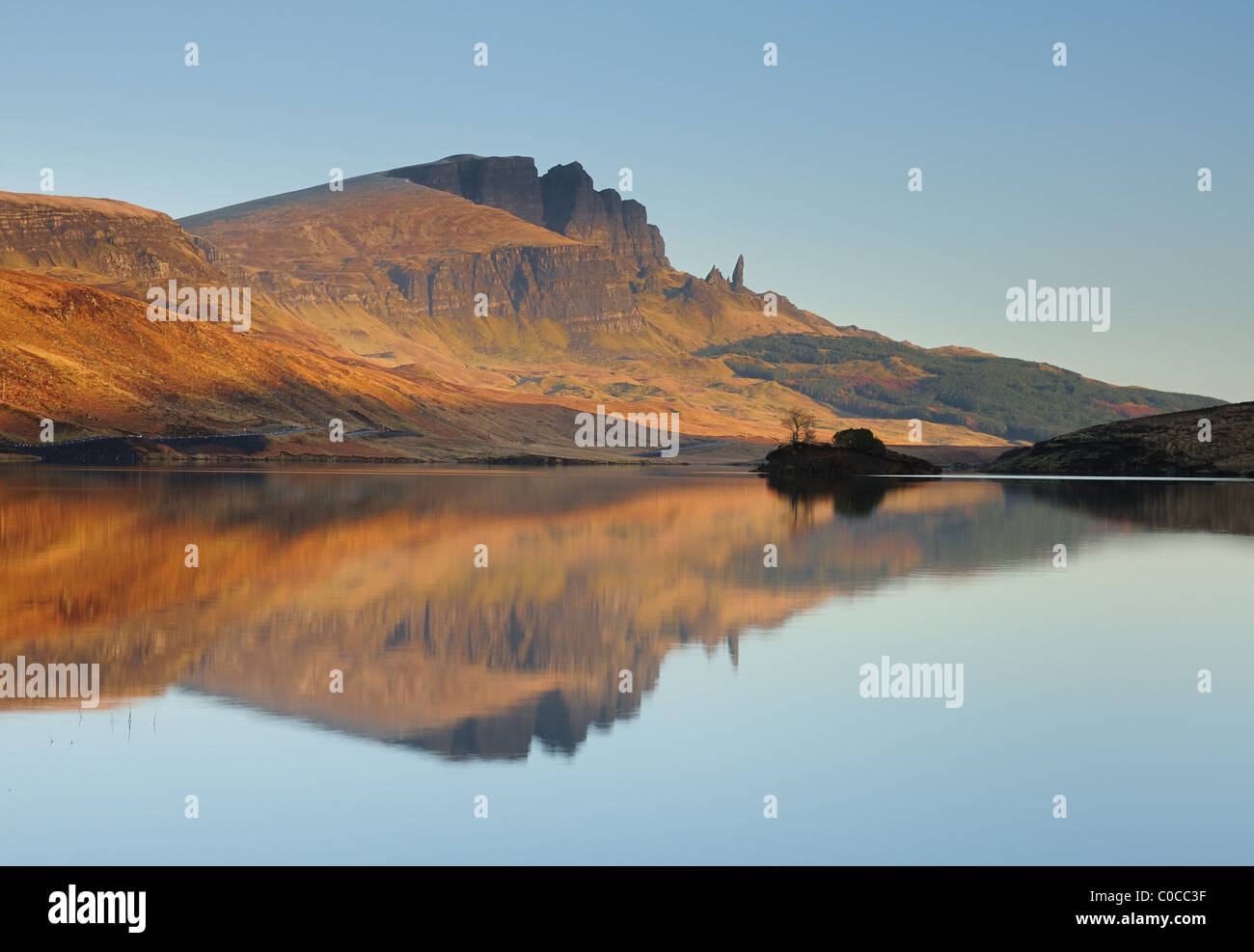 Storr and the Old Man of Storr reflected in Loch Leathan, Isle of Skye, Hebrides, Scotland Stock Photo