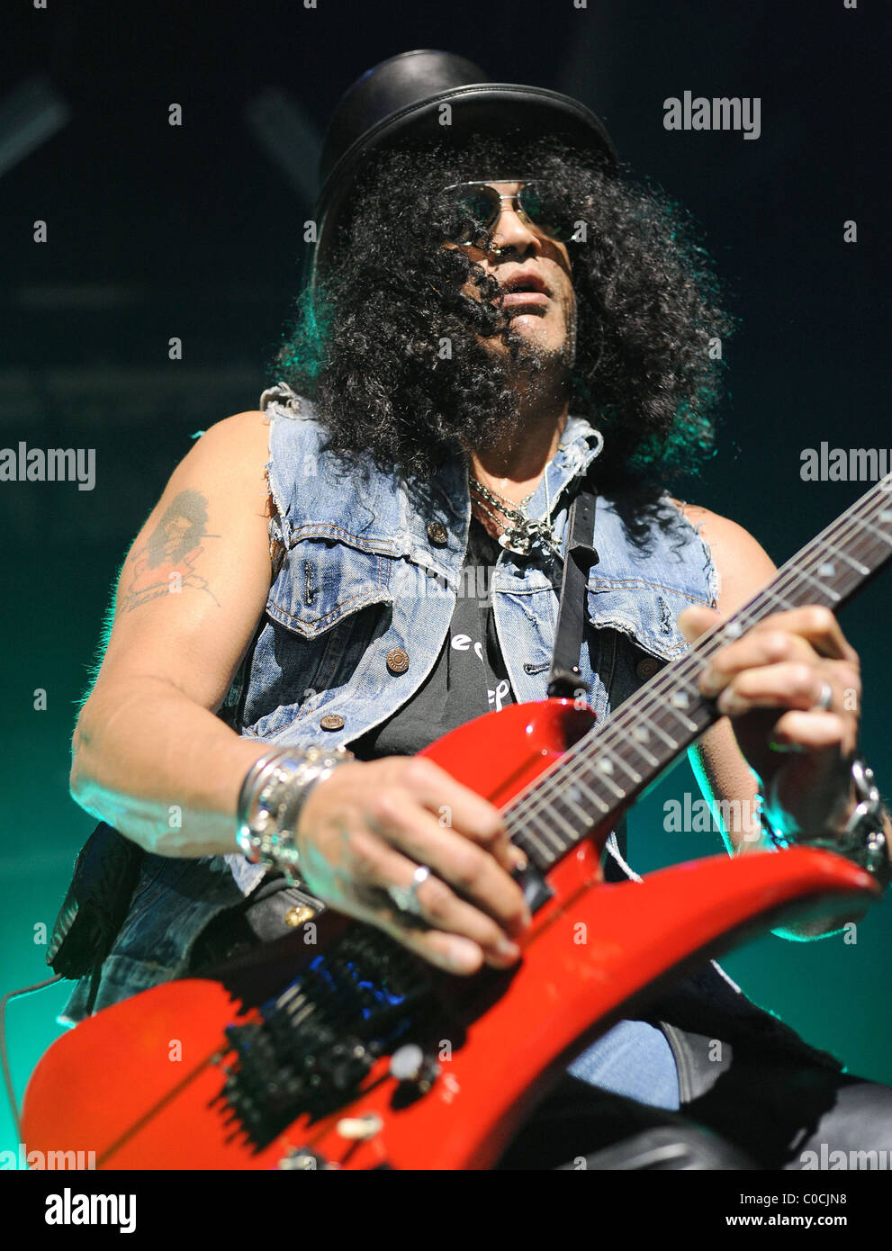 Slash Velvet Revolver performing at The Brighton Centre Brighton ...