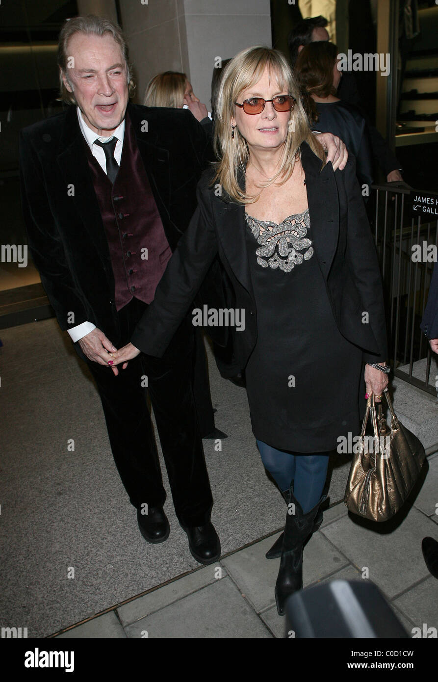 Leigh Lawson and Twiggy attend the Linda McCartney Photographs ...