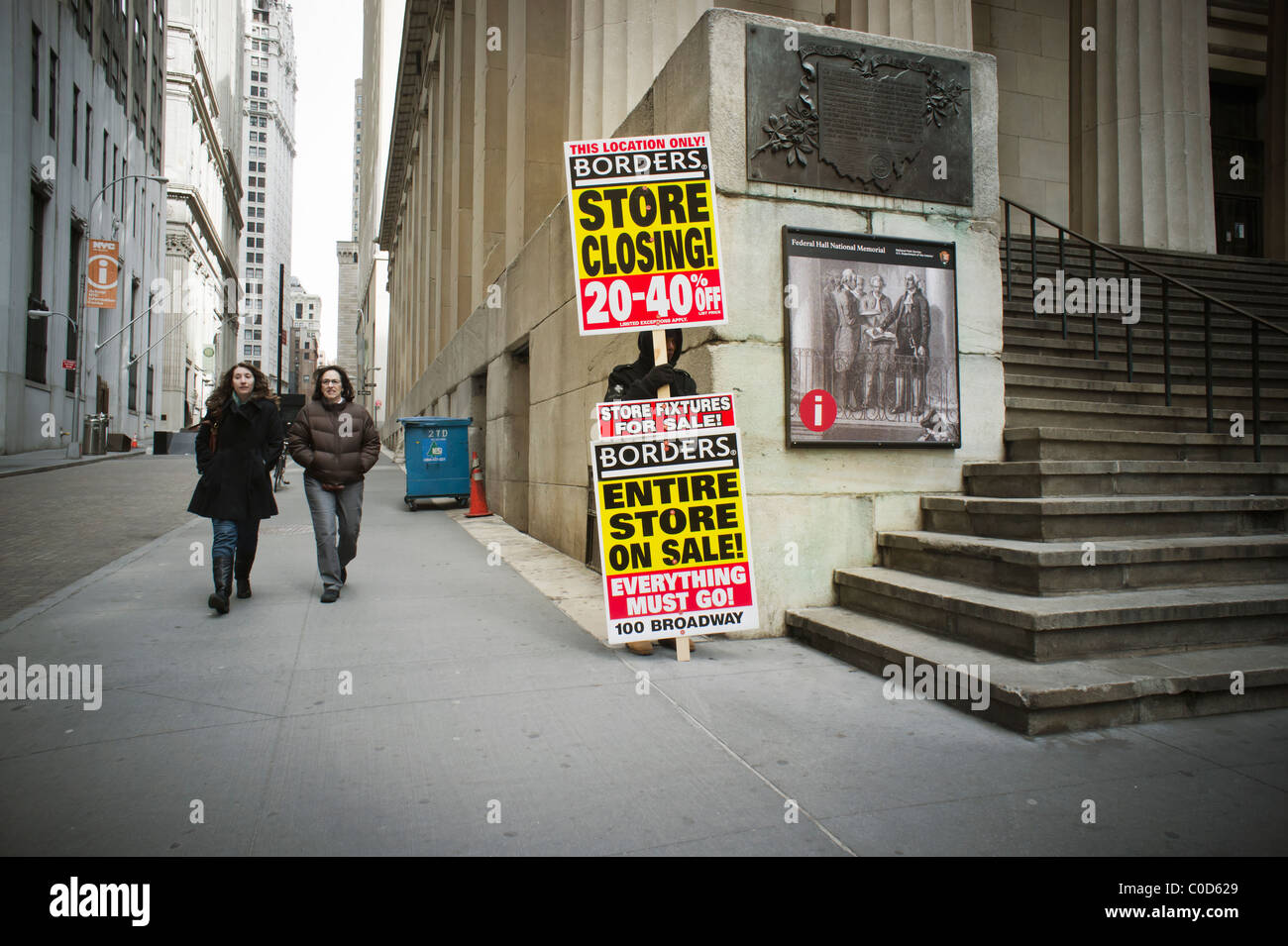 Advertising in Lower Manhattan for the closing sales at the Borders bookstore in the Financial District of New York Stock Photo