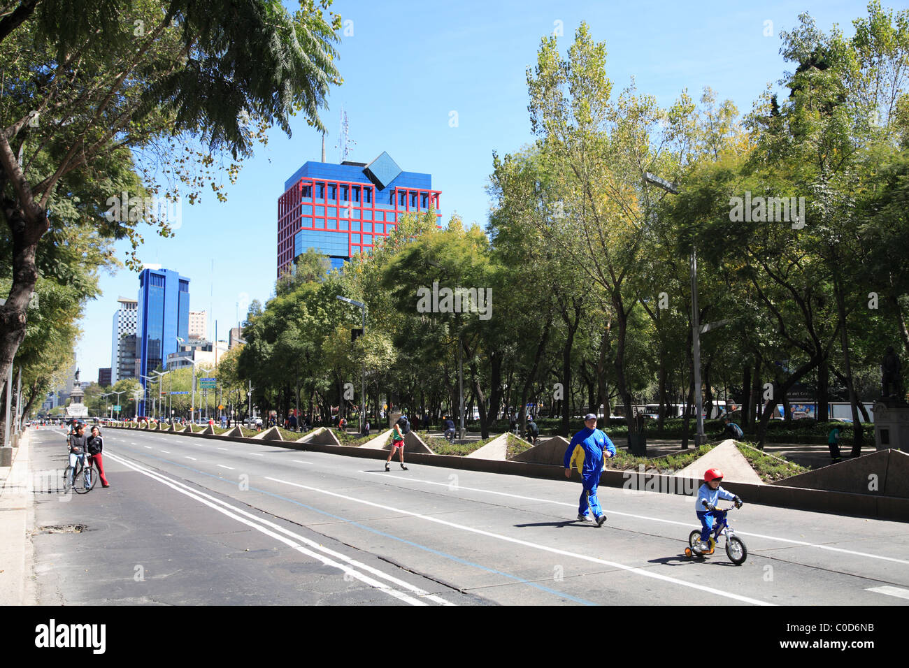 Reforma mexico city cycle hi-res stock photography and images - Alamy