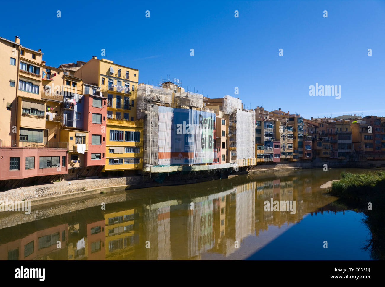 View upstream of Ria Onyar from Pont d'en Gomez, Girona, Spain, Autumn 2010 Stock Photo