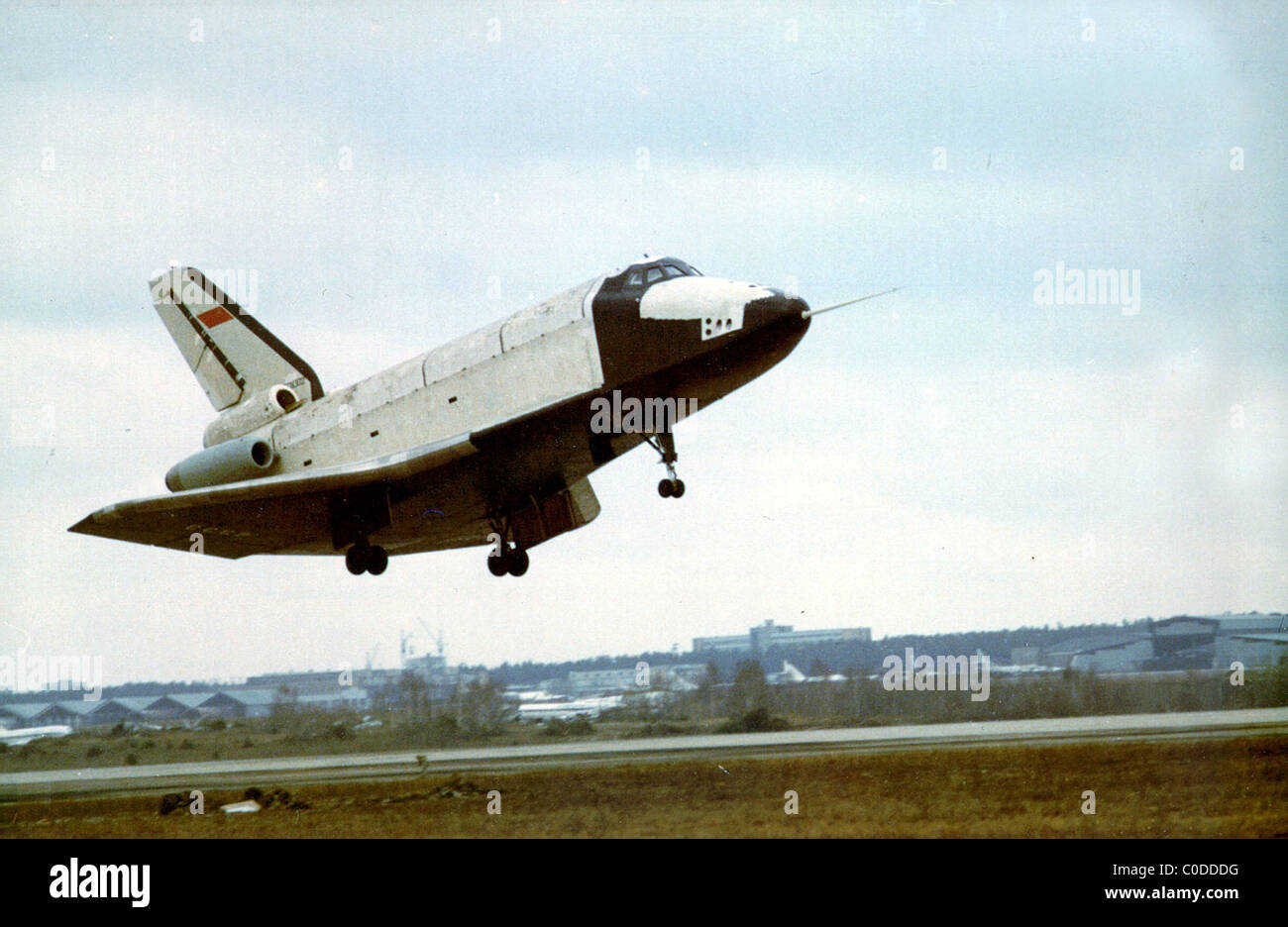 Система электропитания космического корабля "буран". Бтс-002 ок-гли. Энергия буран посадка. Космический корабль буран. Чертежи космического шаттла буран.