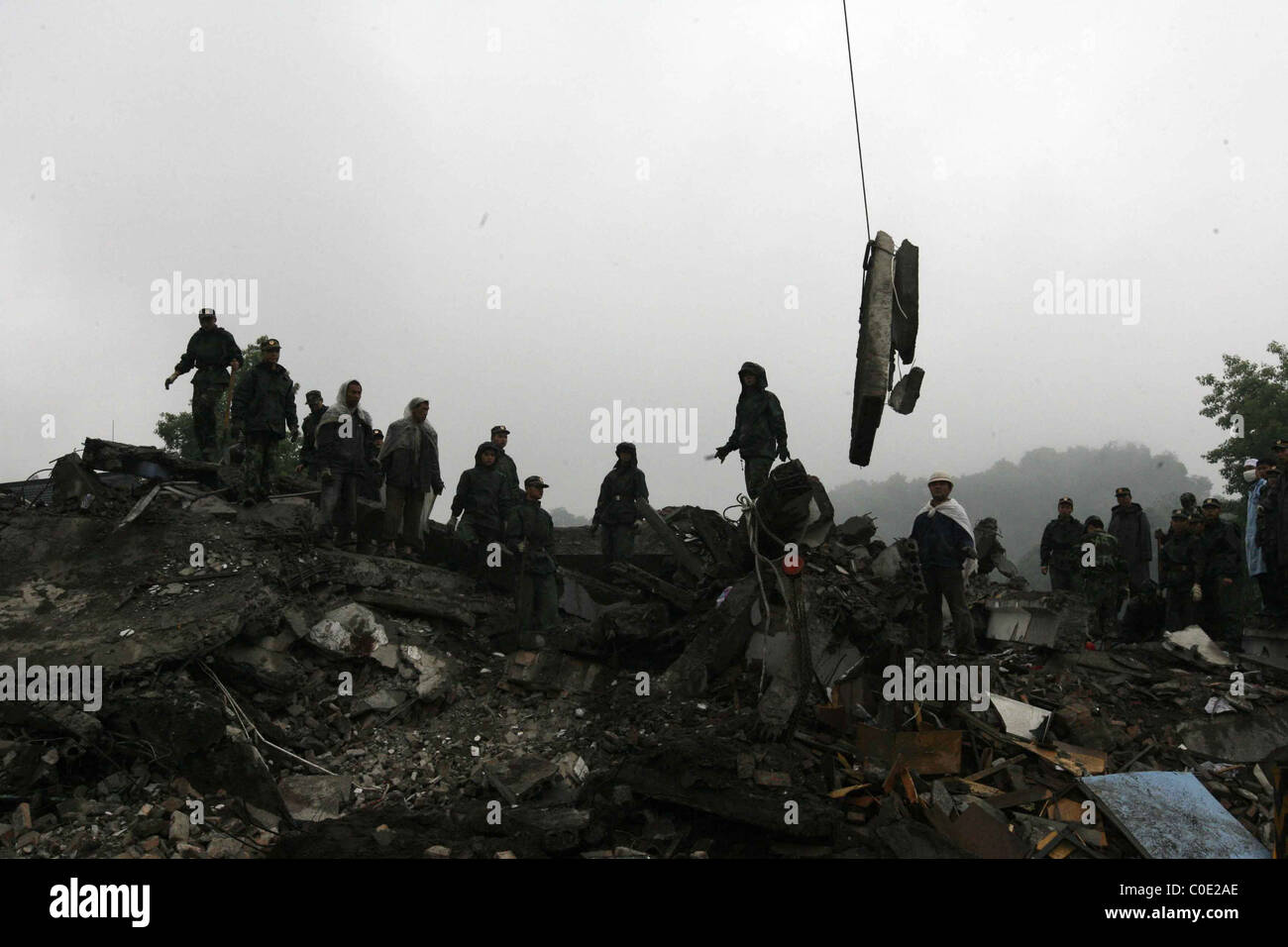 People`s Liberation Army (PLA) soldiers rescue a victim buried under ...