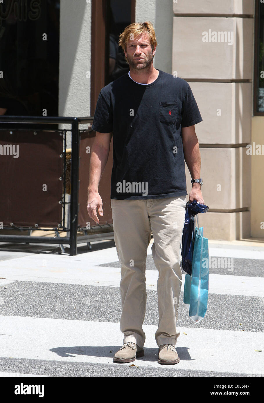 Aaron Eckhart Shopping in Beverly Hills Los Angeles, California - 15.05