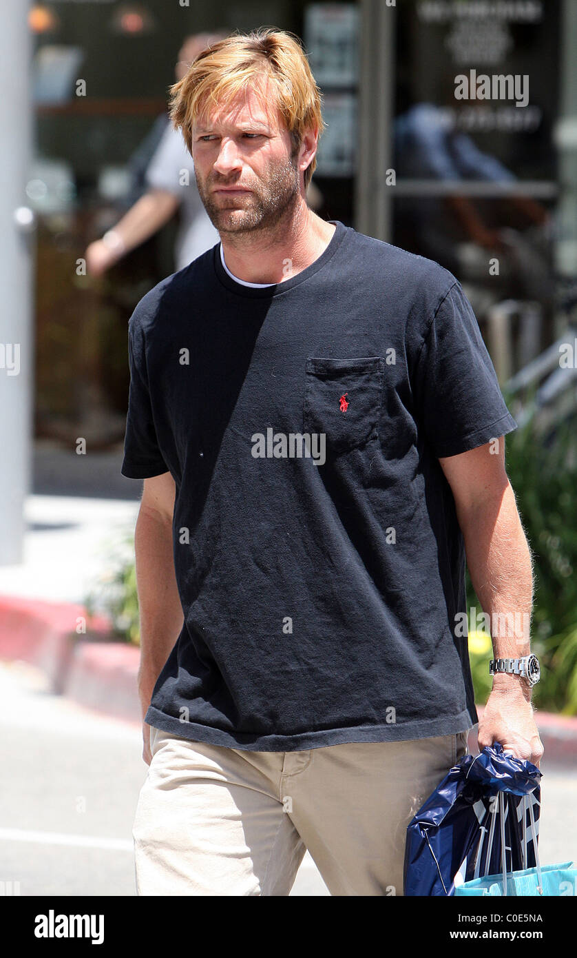 Aaron Eckhart Shopping in Beverly Hills Los Angeles, California - 15.05
