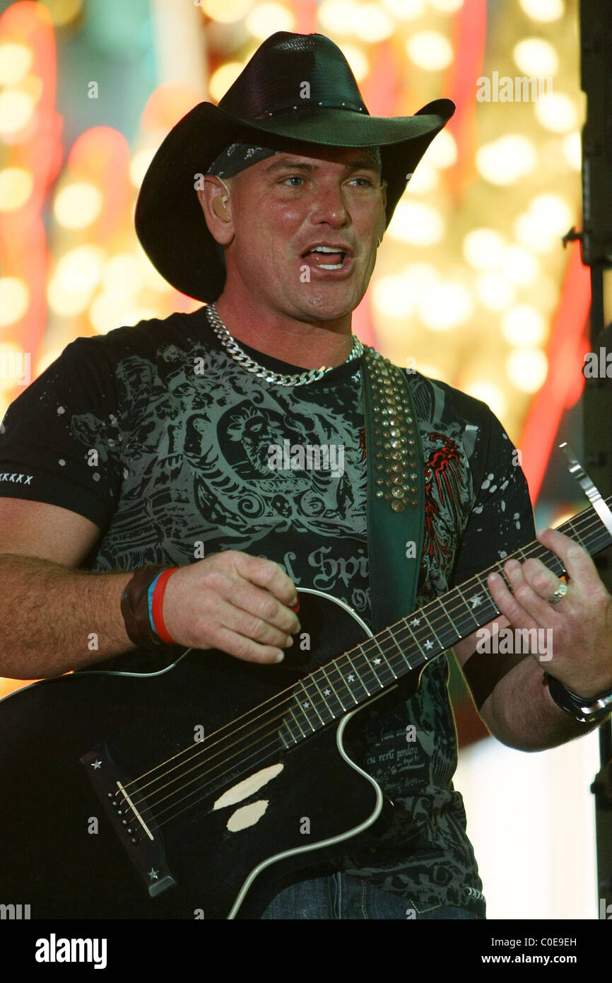 Keith Anderson The Academy of Country Music Fremont Street Experience