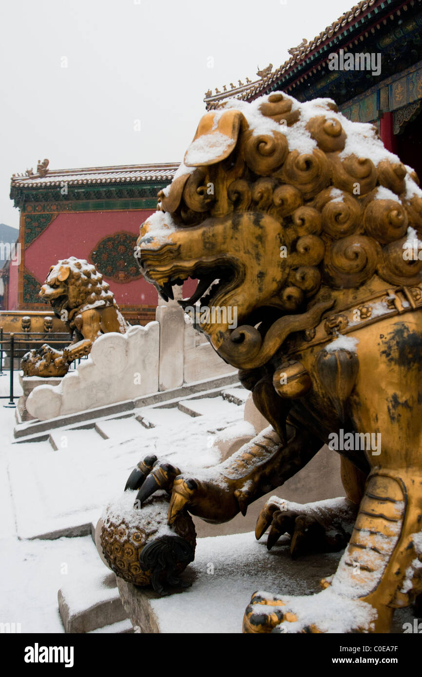 golden-lions-forbidden-city