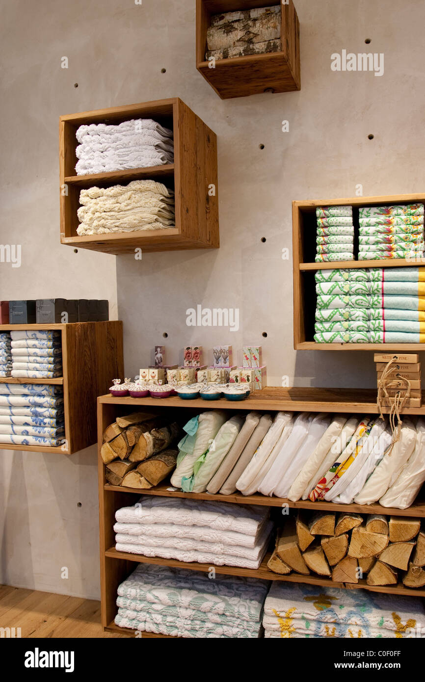 Anthropologie store interior hi-res stock photography and images - Alamy