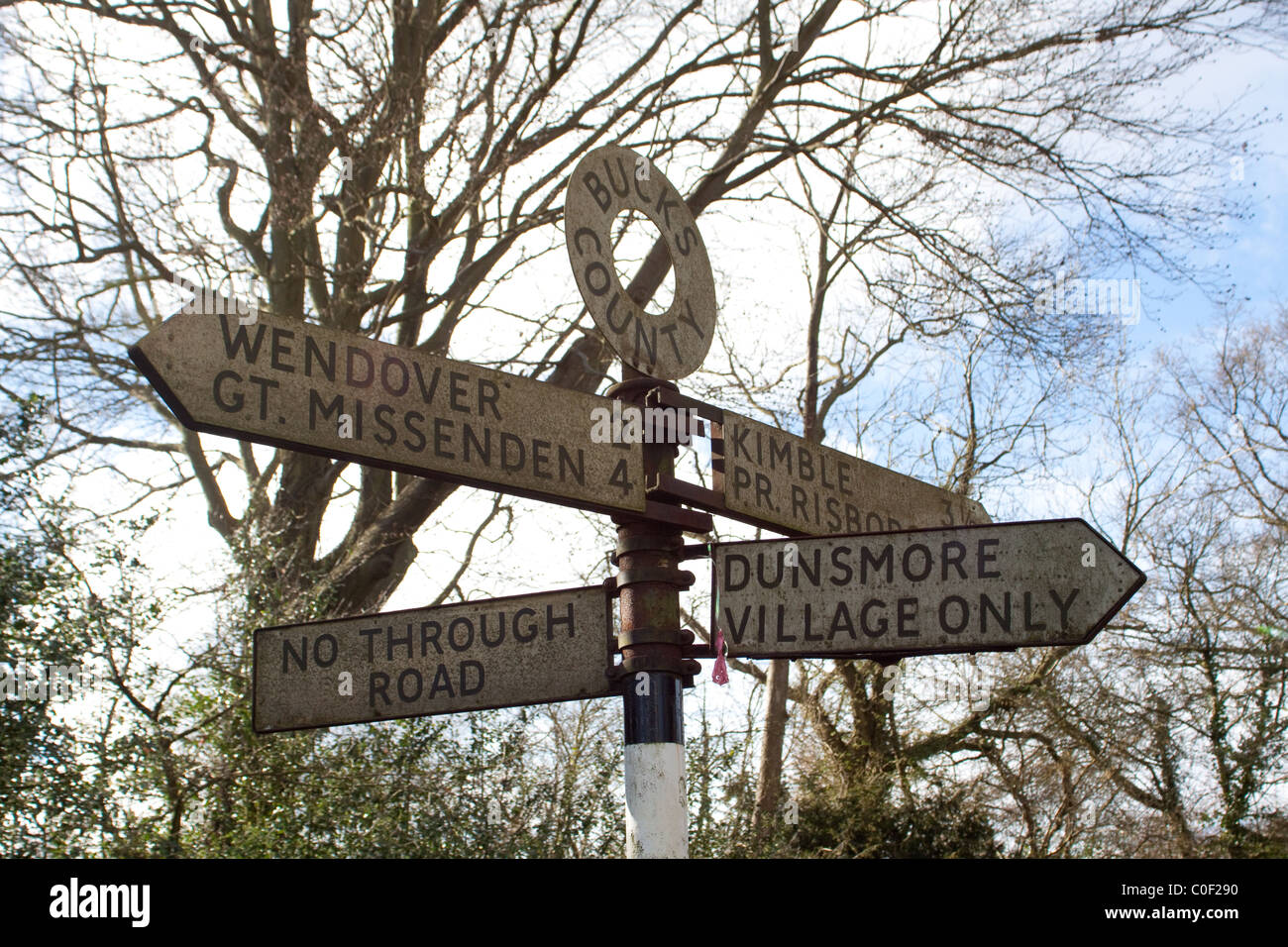 Signpost in Buckinghamshire pointing to Dunsmore, Wendover and Great
