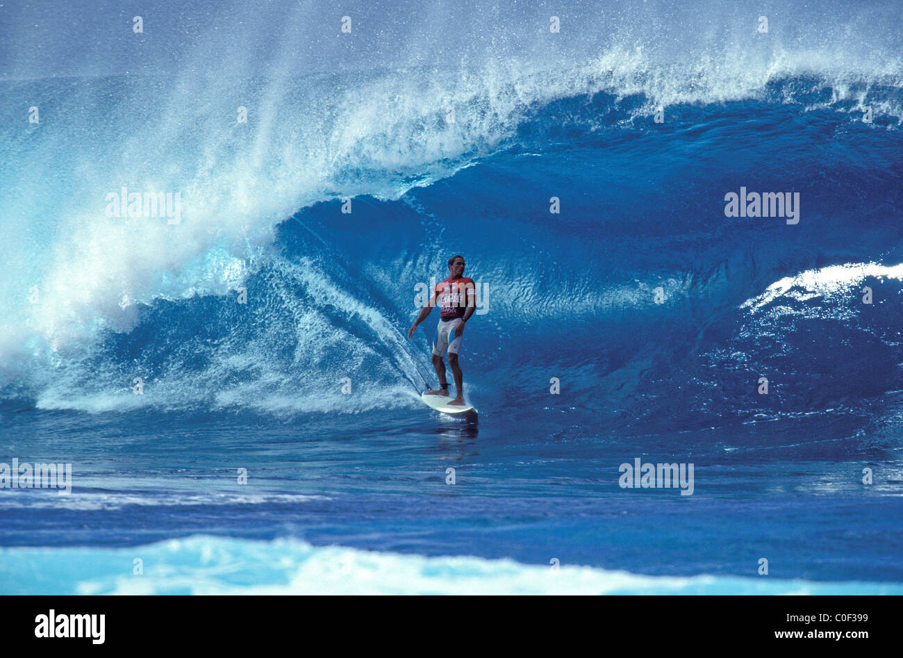 Kelly Slater surfing at the 1995 Pipe Masters, Hawaii Stock Photo Alamy