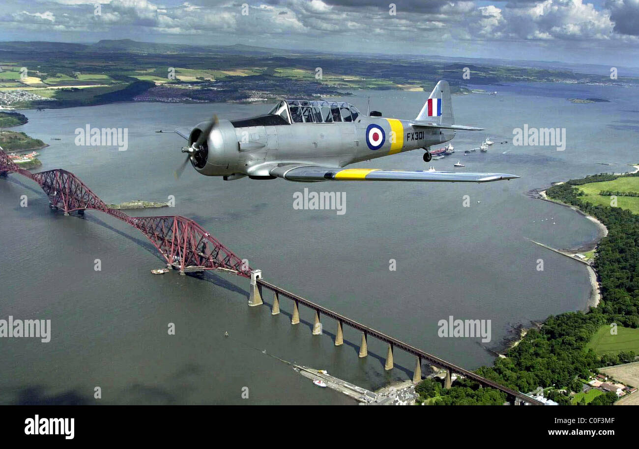 T6 “Texan”, known in the UK as the “Harvard” ww2 fighter flying over the forth rail bridge Stock Photo