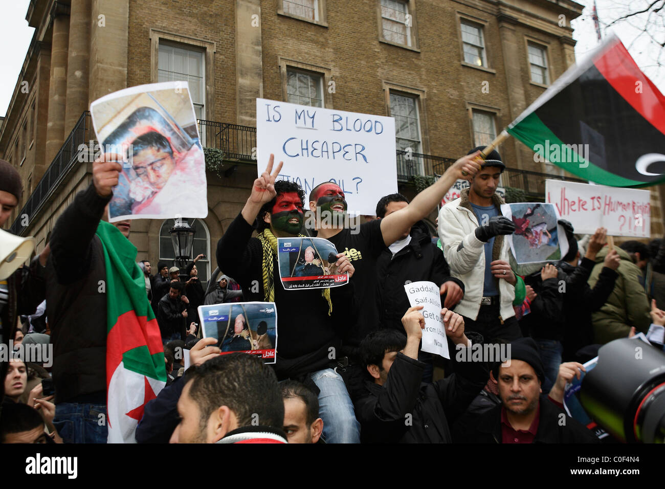 Anti Gadaffi protesters outside Downing Street London Stock Photo