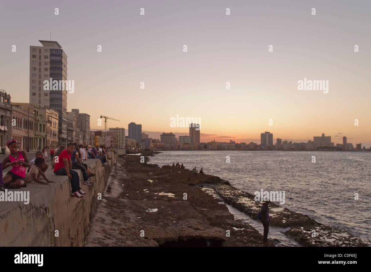 Malecon Promenade at sunset, Havanna Vieja, Cuba Stock Photo