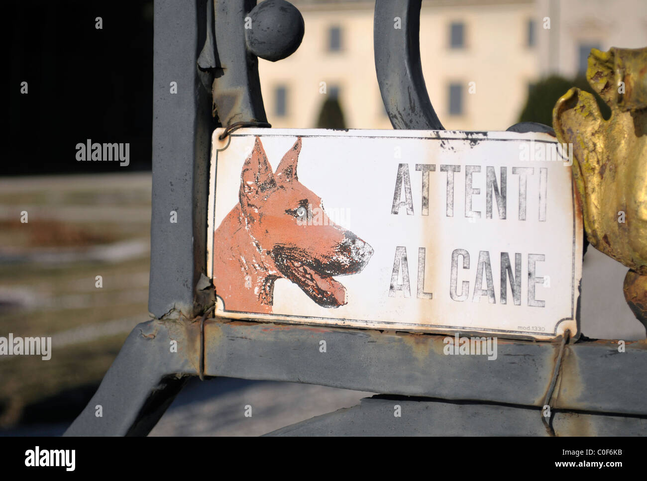 Beware of the dog in Italian on the gate of a villa Stock Photo Alamy