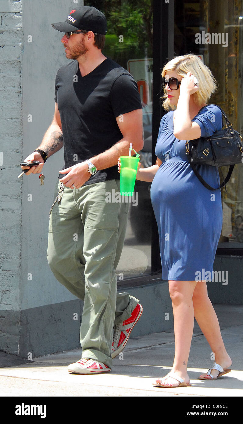 Pregnant Tori Spelling Husband Dean High Resolution Stock Photography(01)
