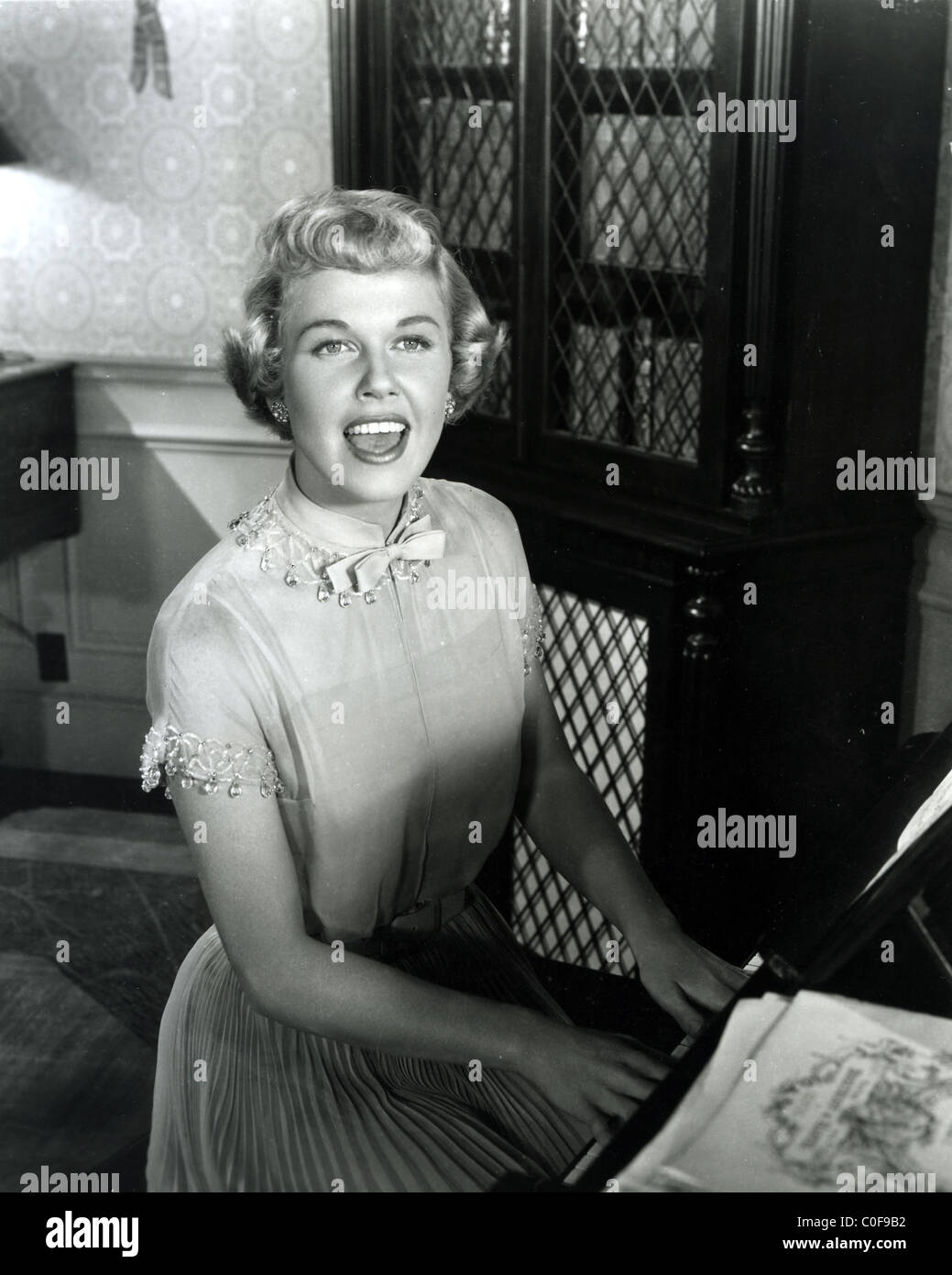 TEA FOR TWO 1950 Warner Bros film with Doris Day Stock Photo Alamy