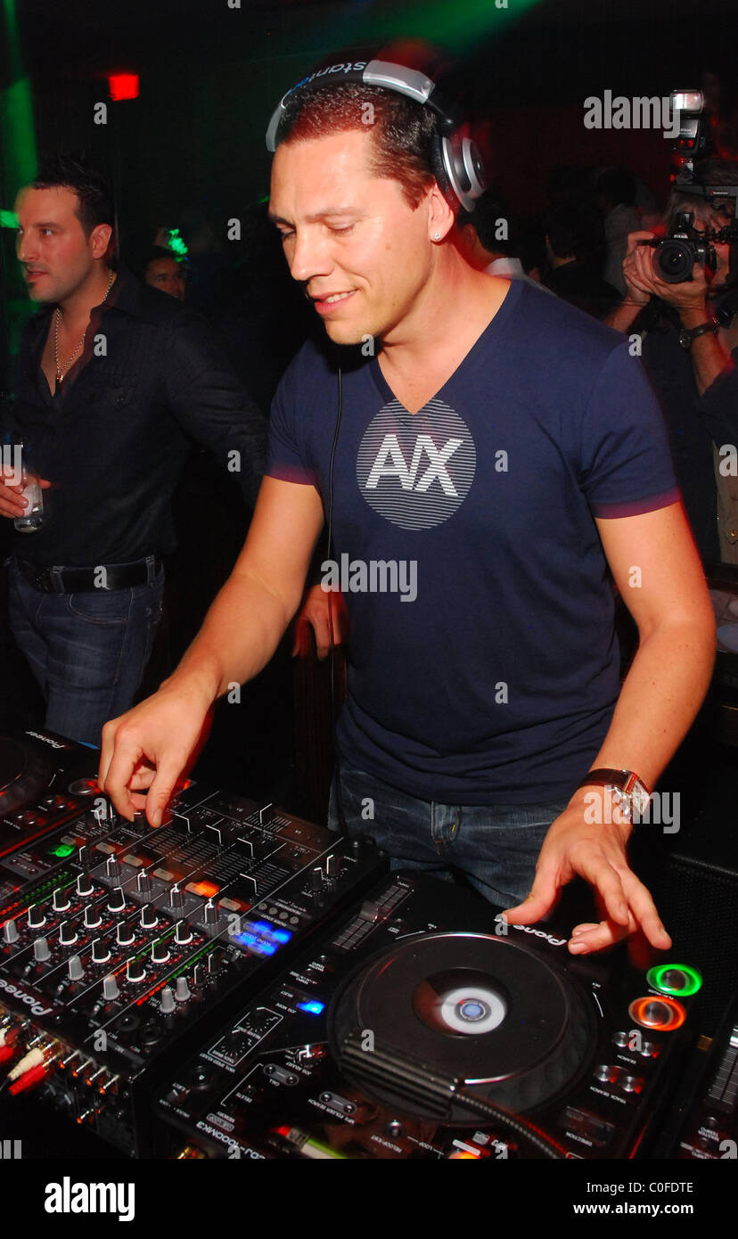 Dj tiesto hi-res stock photography and images - Alamy