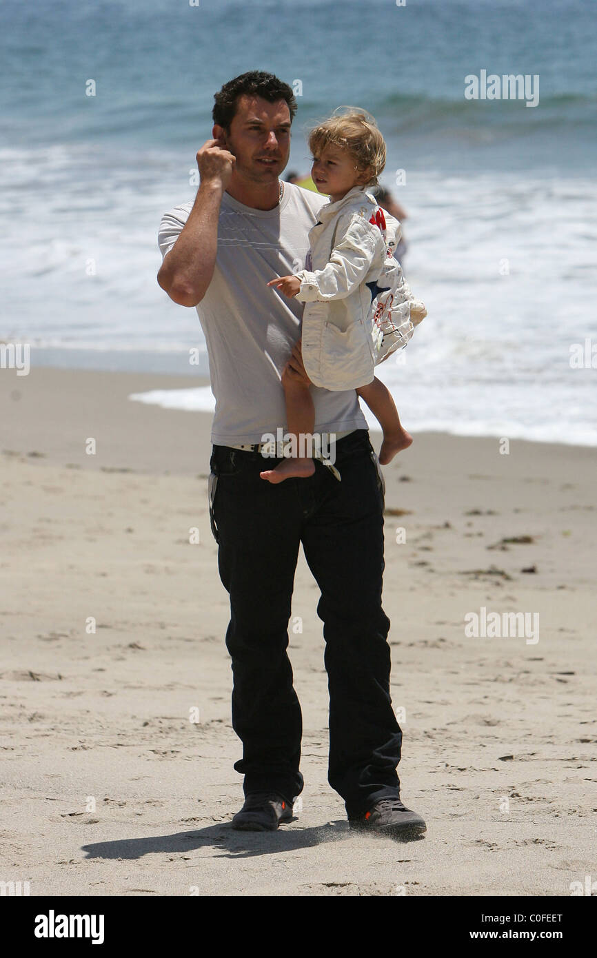 Gavin Rossdale and his son, Kingston on Malibu beach Malibu, California(02)