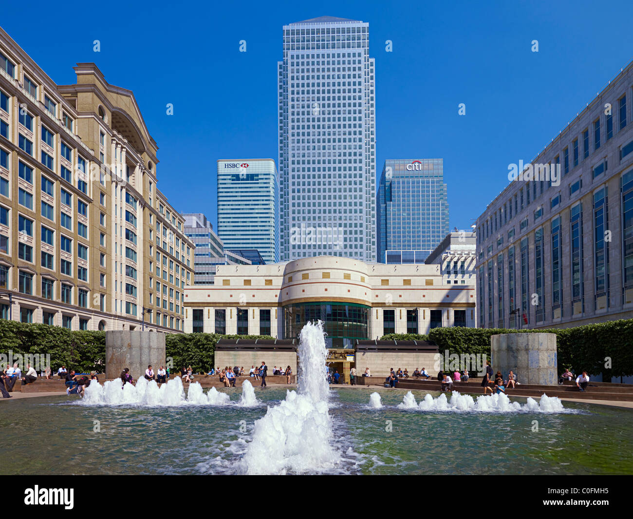 Canary Wharf London Docklands From Cabot Square Stock Photo - Alamy