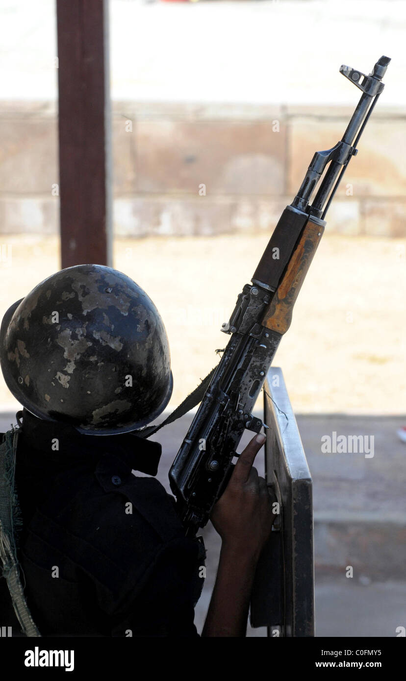 Security in Egypt, tourism site, armed guard Stock Photo Alamy