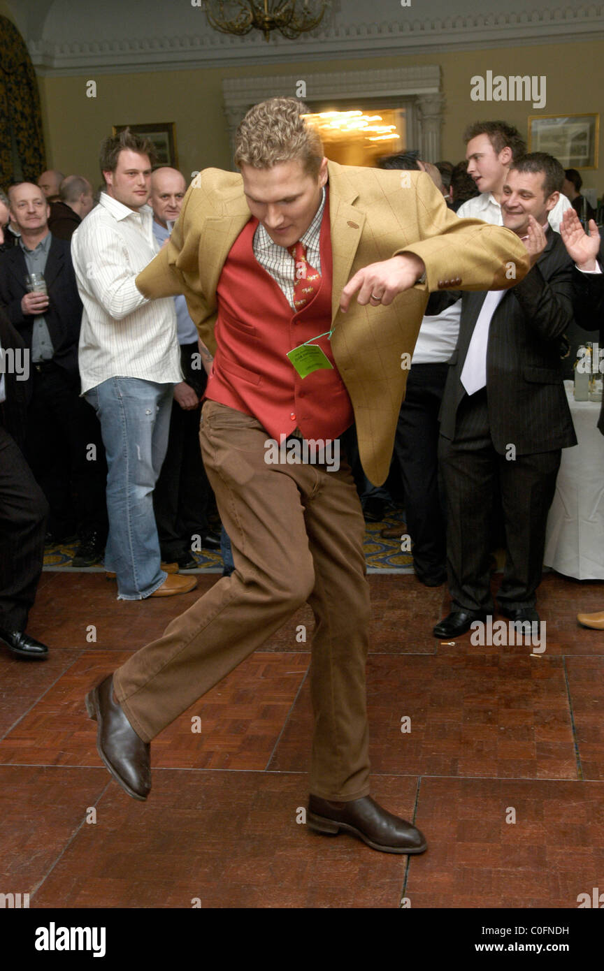 Cheltenham races cheering hi-res stock photography and images - Alamy