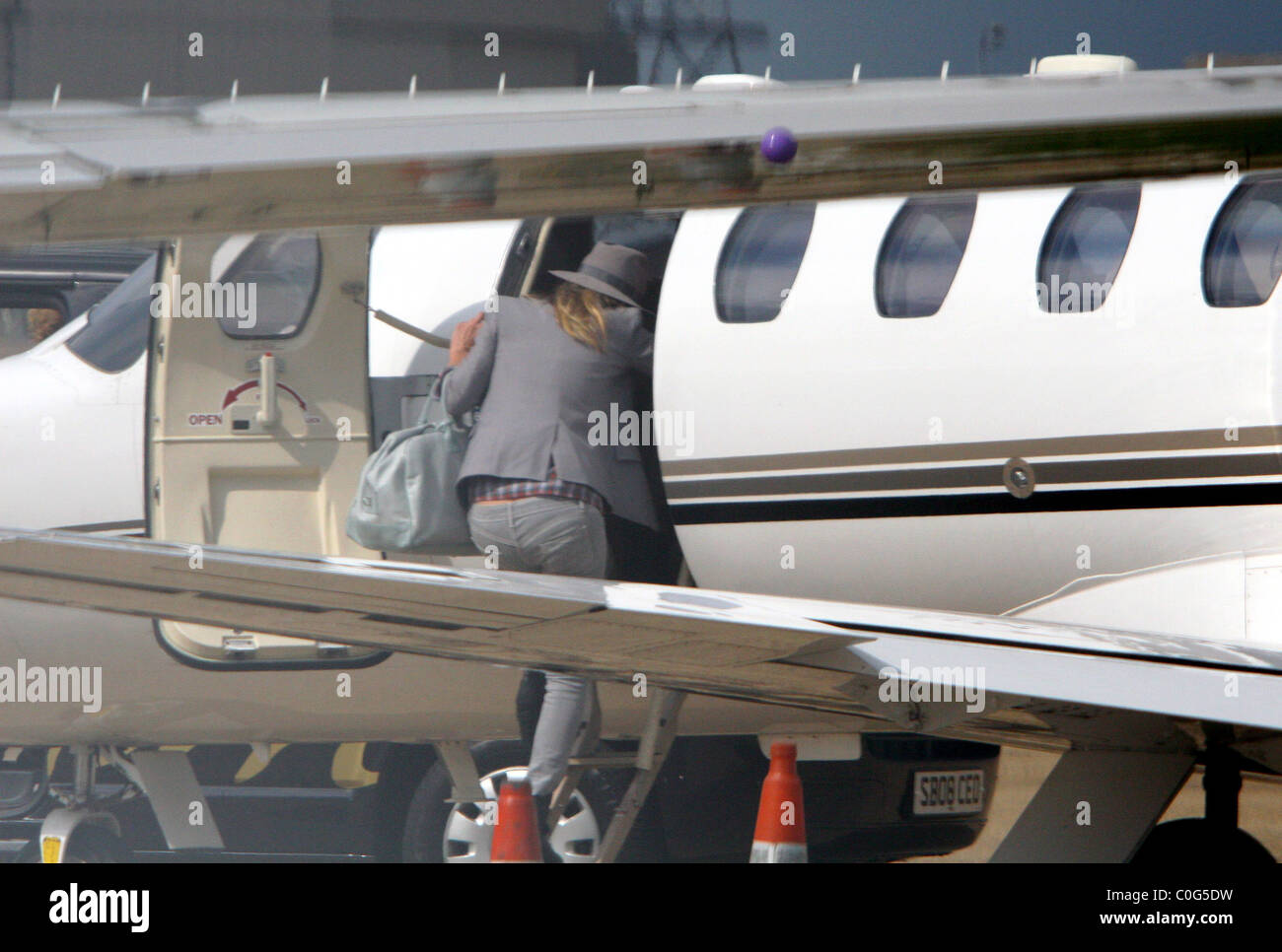 Kate moss private jet luton hi-res stock photography and images - Alamy