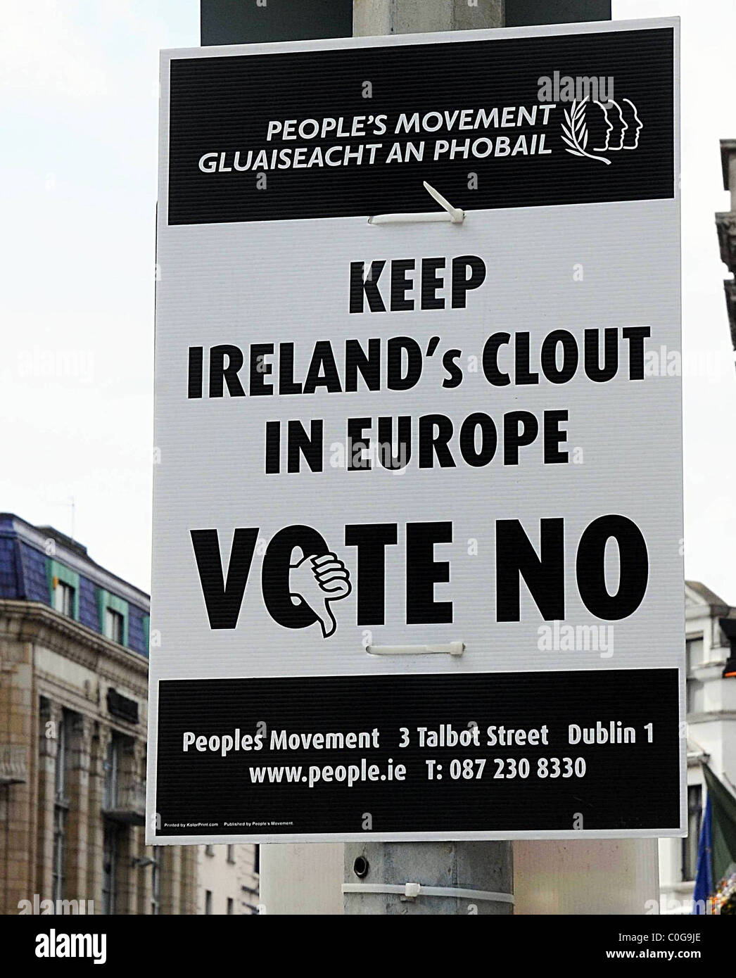 A placard urges Irish voters to reject the Lisbon Treaty The world's press gathered at Dublin Castle today to report on the Stock Photo