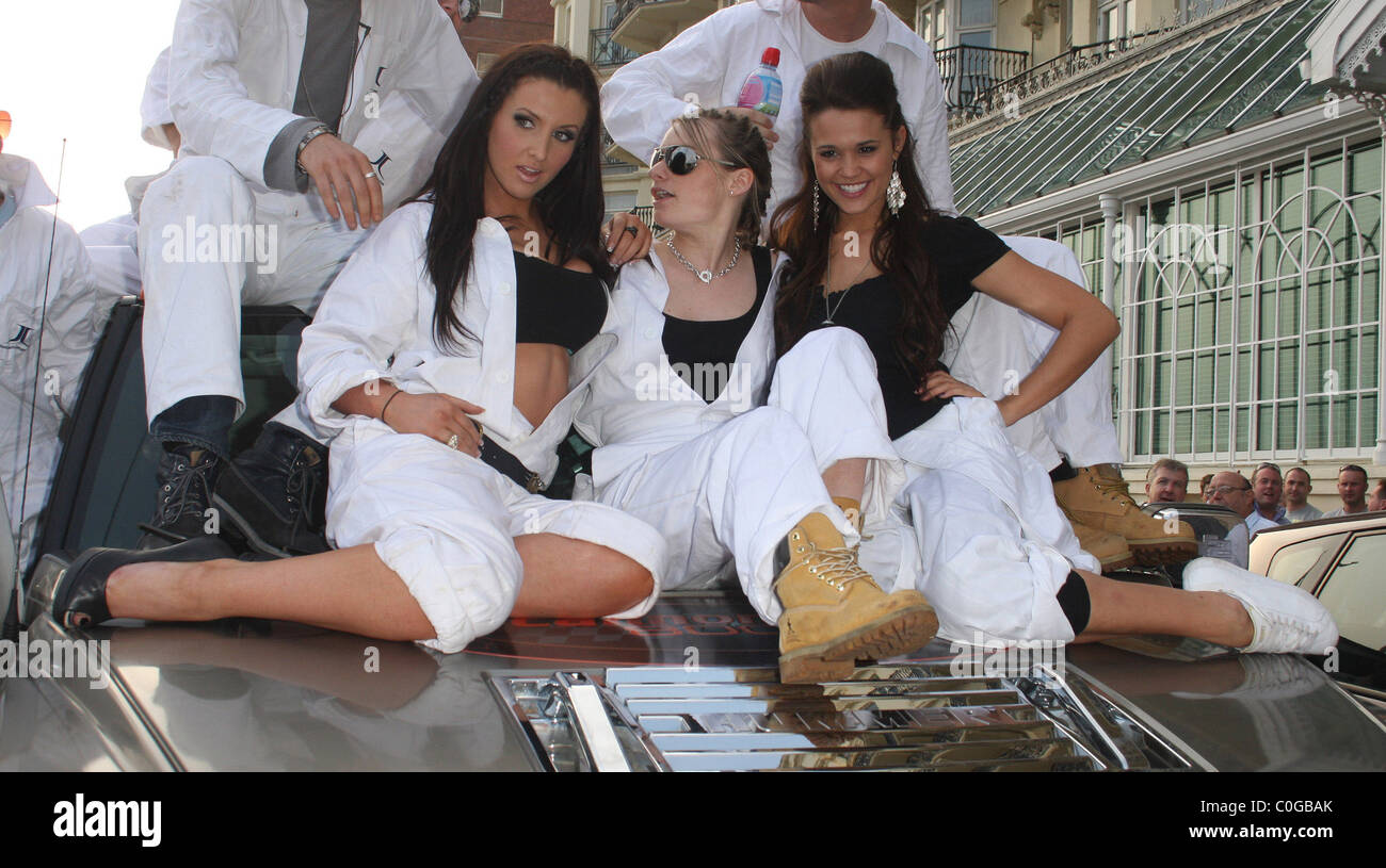Amy Alexandra and Naomi Millbank Smith at the Cannonball 8000 race ...