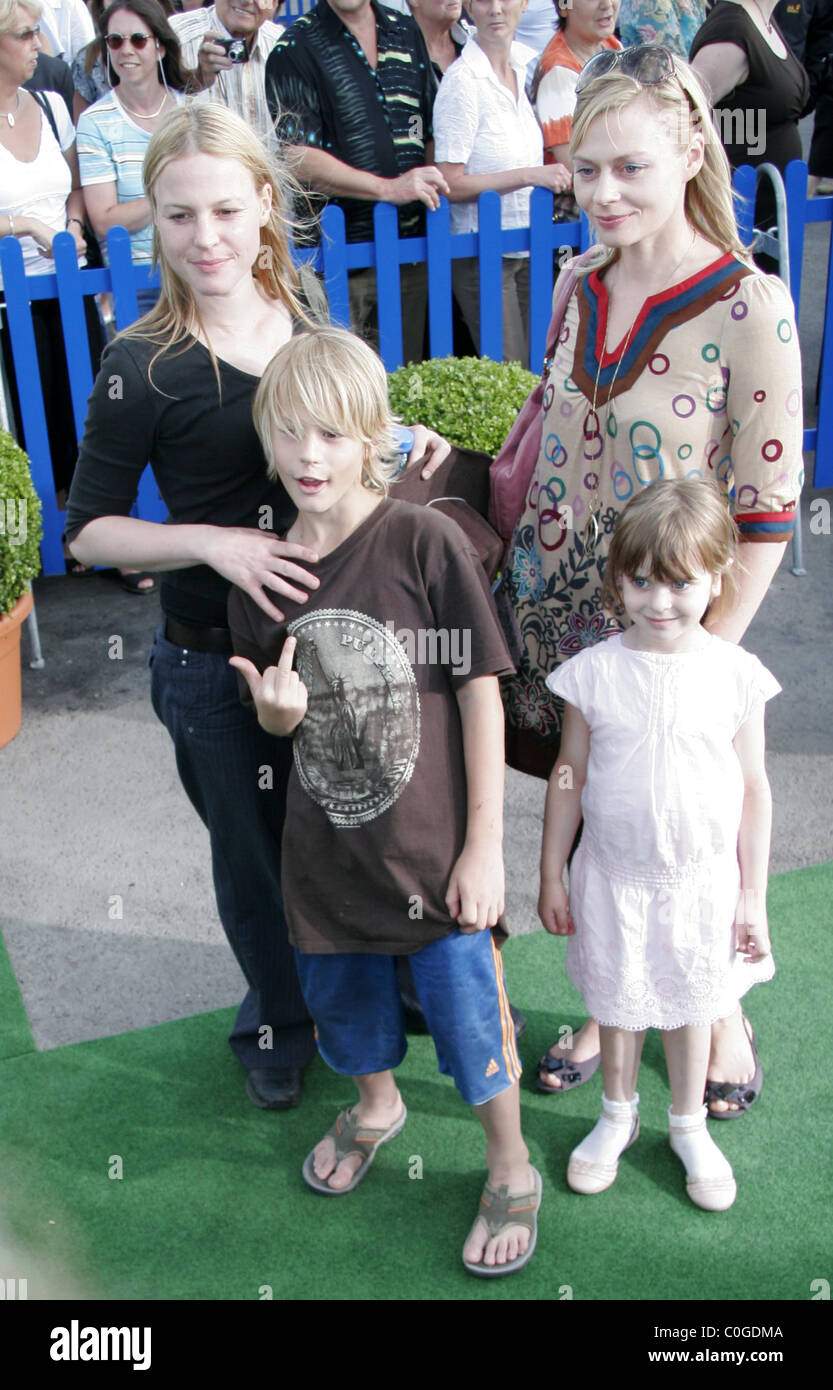 Maria Simon, Susanna Simon, Childs: Ludwig, Anastasia Cirque du Soleil  premiere "Varekai" at Grand Chapiteau next to O2 World Stock Photo - Alamy