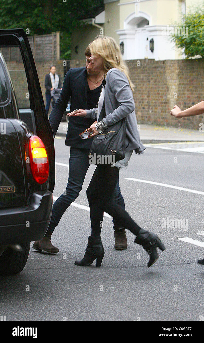 Kate Moss, Jamie Hince, Davinia Taylor and Jenny Frost take a cab from ...